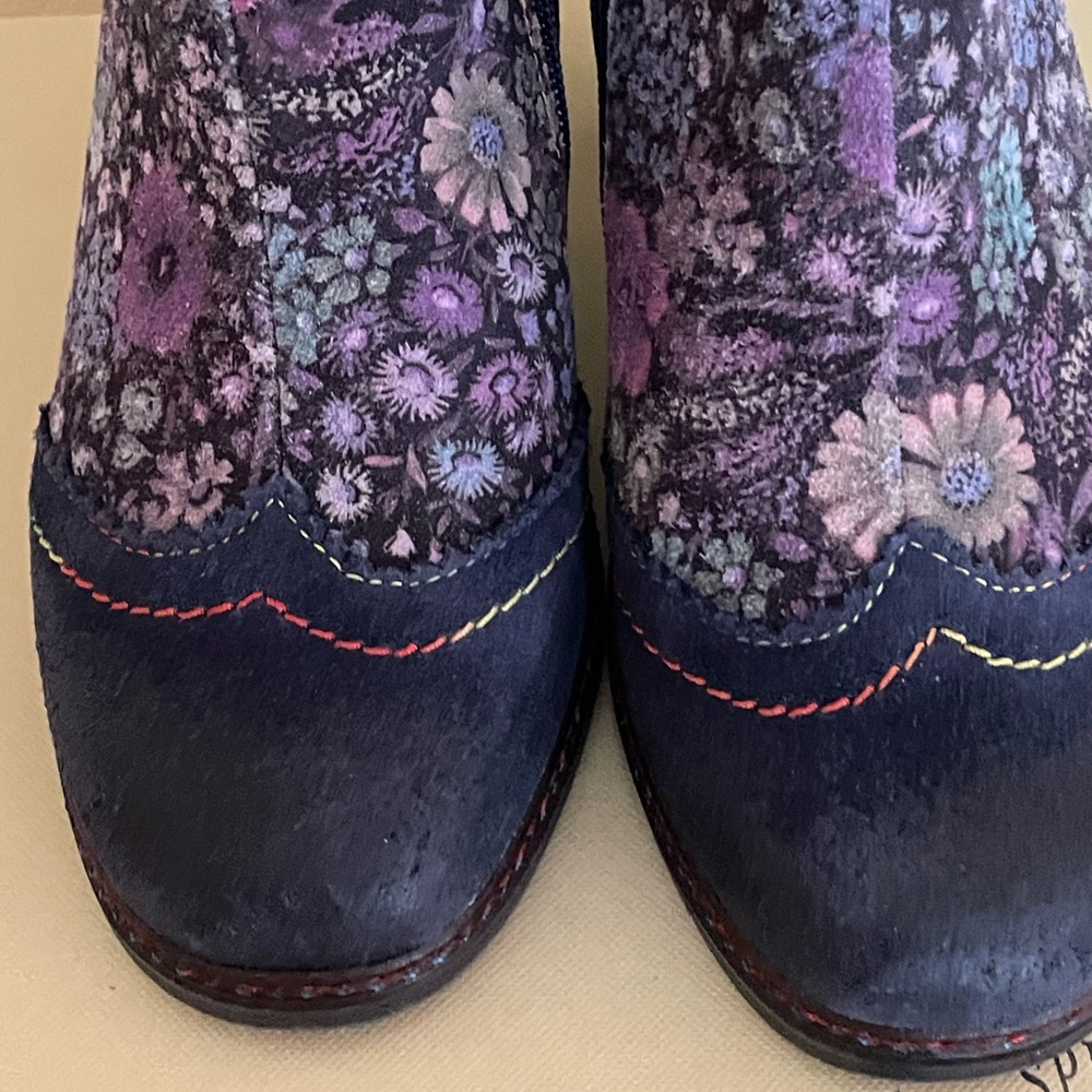 L’Artiste Blue Purple Floral Print Suede Heeled Boot Flannel Lined EU 36 US 6 - Picture 4 of 12